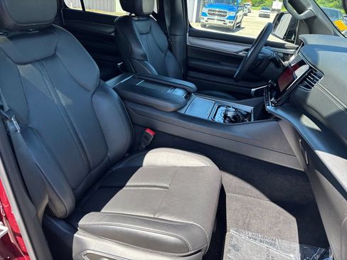 Used 2024 Jeep Wagoneer Series II AWD/4WD image 35