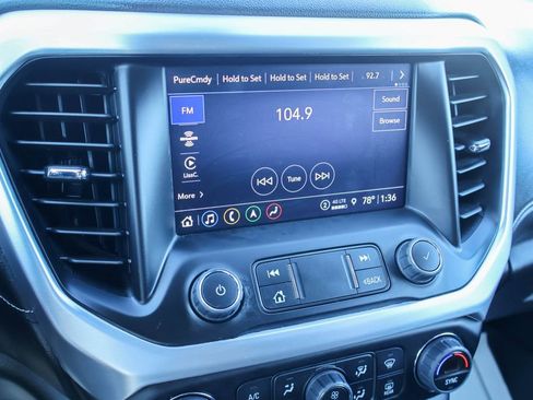 Used 2023 GMC Acadia SLT w/ Preferred Package image 3