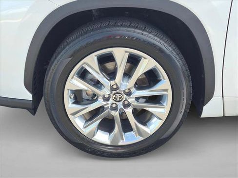 Used 2023 Toyota Highlander Limited FWD image 23
