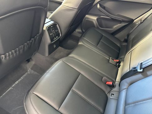 New 2026 Porsche Macan image 14