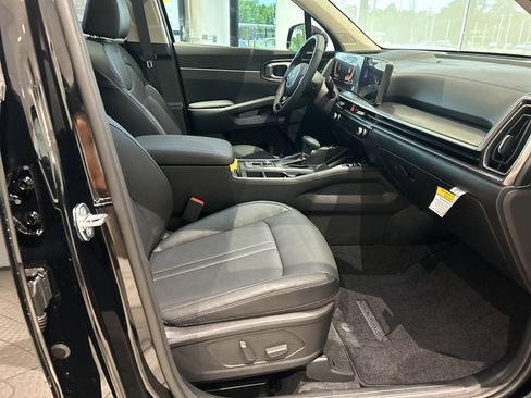 Used 2025 Kia Sorento EX w/ Panoramic Sunroof Package image 24