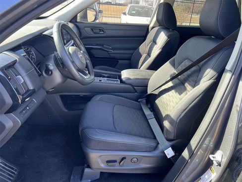 Certified 2024 Nissan Pathfinder SV image 10