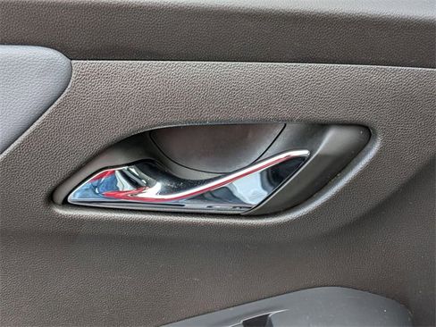 Used 2021 Chevrolet Traverse LT image 27