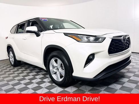 Used 2020 Toyota Highlander LE FWD image 1