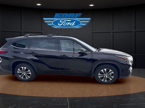 Used 2021 Toyota Highlander XLE image 5