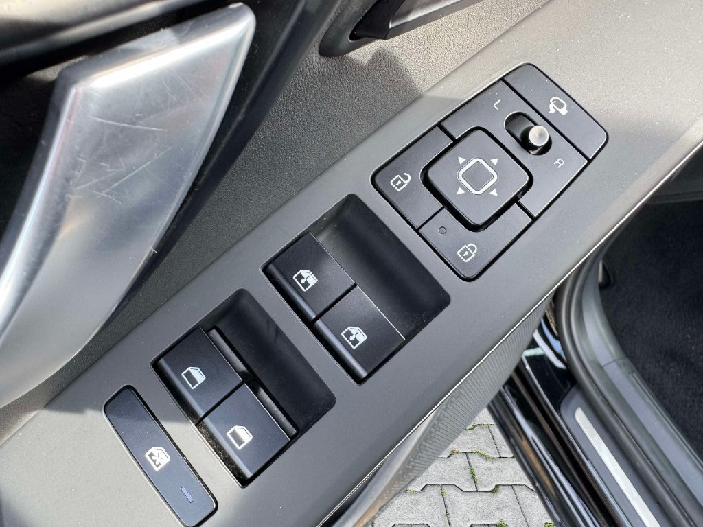 Certified 2025 Kia Niro Wave w/ Wave Preserve Package FWD image 18