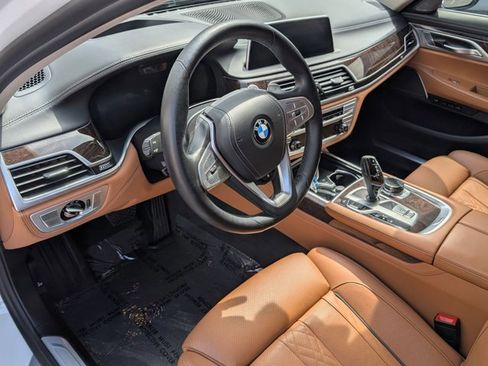 Certified 2022 BMW 750i xDrive w/ Executive Package AWD/4WD image 10