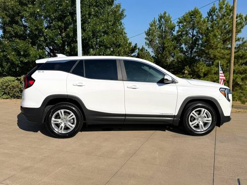 Used 2024 GMC Terrain SLE FWD image 7