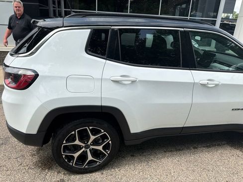 Used 2025 Jeep Compass Limited AWD/4WD image 7