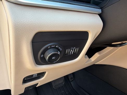 Used 2023 Jeep Grand Cherokee L Limited AWD/4WD image 28