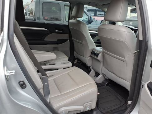 Used 2017 Toyota Highlander XLE image 9