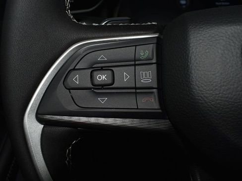 New 2025 Jeep Grand Cherokee Laredo w/ MOPAR Finishing Package AWD/4WD image 17