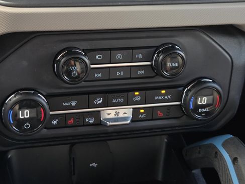 Used 2024 Ford Bronco Wildtrak AWD/4WD image 29
