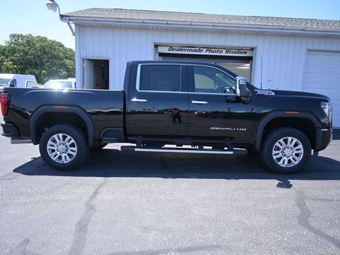 Used 2024 GMC Sierra 3500 Denali w/ Technology Package AWD/4WD image 6