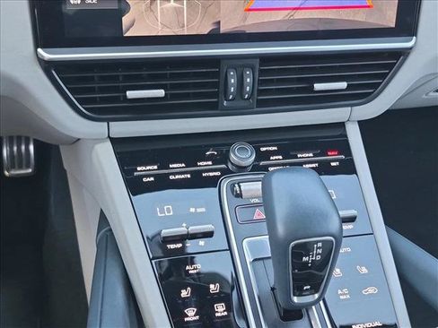 Used 2019 Porsche Cayenne E-Hybrid AWD/4WD image 15