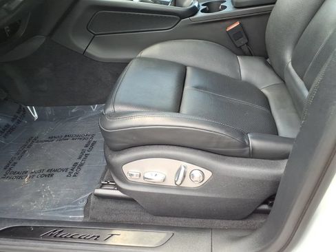 Used 2023 Porsche Macan Turbo w/ Premium Package Plus AWD/4WD image 20