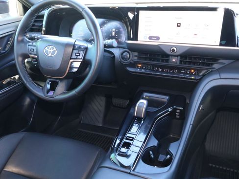 Used 2025 Toyota Crown Signia XLE image 12