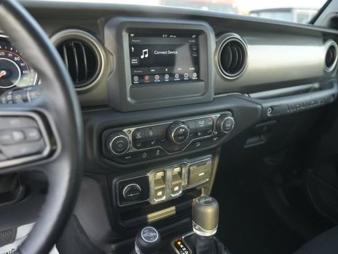 Used 2019 Jeep Wrangler Sport S image 22
