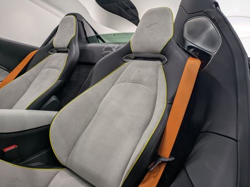 Used 2025 McLaren Artura Spider image 8