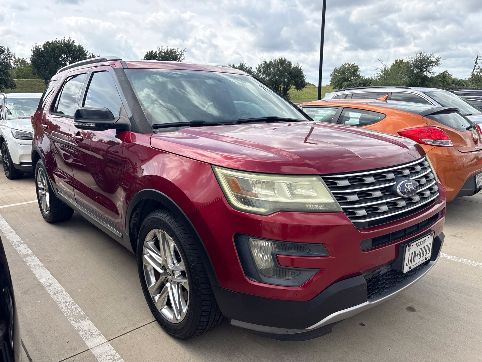 Used 2016 Ford Explorer XLT w/ Equipment Group 202A FWD image 3