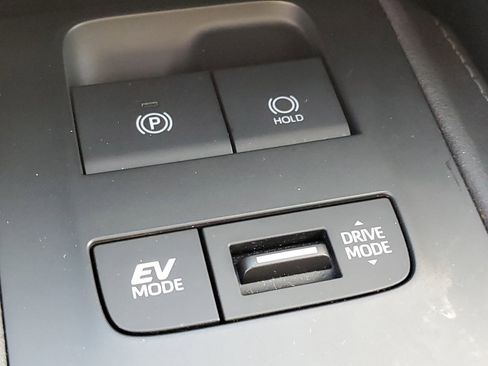 Used 2024 Toyota Venza Limited image 30