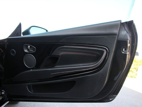 Used 2018 Aston Martin DB11 Coupe image 28