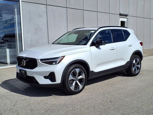 Used 2023 Volvo XC40 B5 Plus w/ Driver Assist Package AWD/4WD image 1