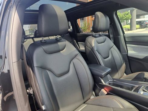 Used 2024 Jeep Compass Latitude w/ Sun and Sound Group AWD/4WD image 39