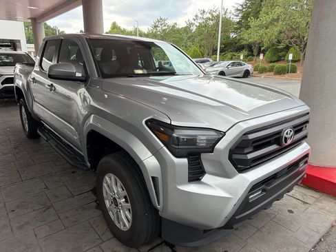 Used 2024 Toyota Tacoma SR5 AWD/4WD image 8