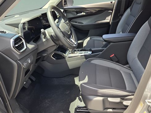 New 2026 Chevrolet TrailBlazer LT w/ Midnight Edition FWD image 9