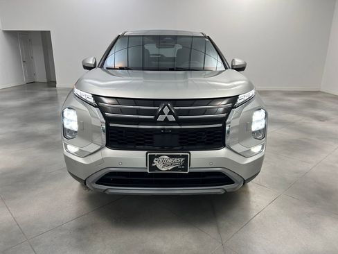 Used 2025 Mitsubishi Outlander SE AWD/4WD image 2