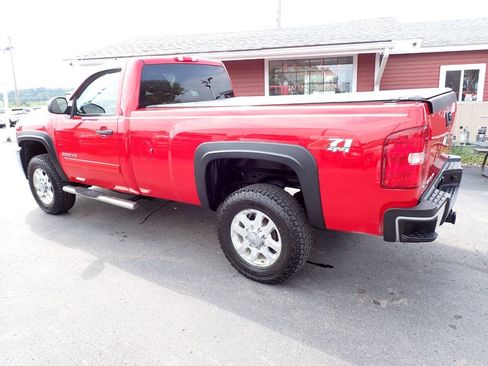 Used 2011 Chevrolet Silverado 2500 LT w/ Interior Plus Package AWD/4WD image 4