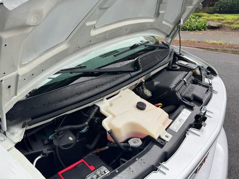 Used 2000 GMC Savana 3500 Extended Passenger RWD image 39