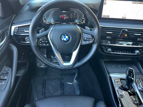 Used 2023 BMW 530e RWD image 16