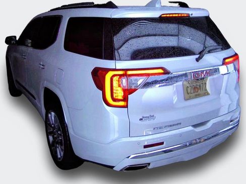 Used 2023 GMC Acadia Denali w/ Denali Technology Package FWD image 5