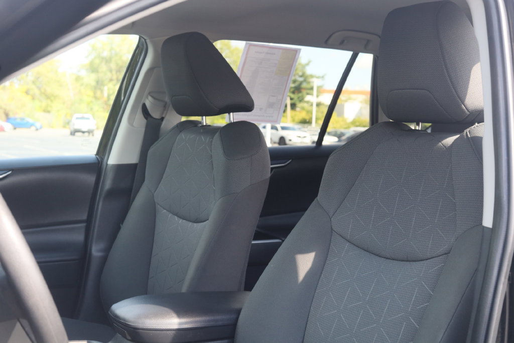 Used 2023 Toyota RAV4 XLE AWD/4WD image 17