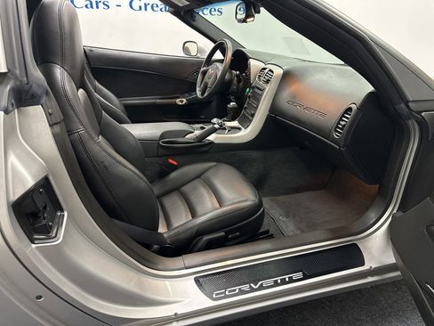 Used 2005 Chevrolet Corvette Coupe w/ Preferred Equipment Group RWD image 12