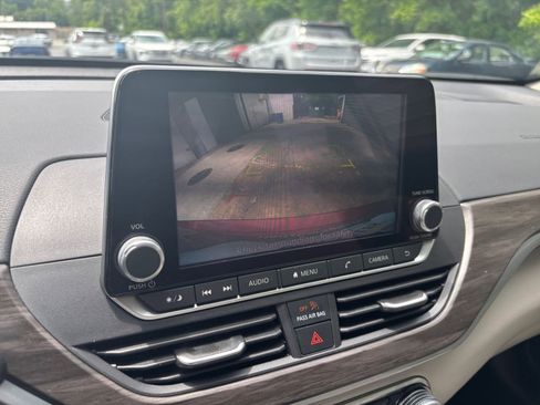Used 2025 Nissan Altima 2.5 SV FWD image 20