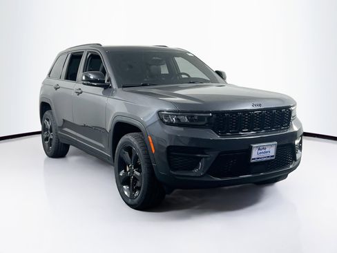 Used 2022 Jeep Grand Cherokee Altitude image 3
