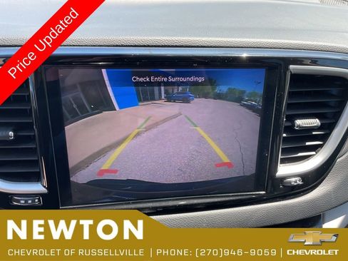Used 2022 Chrysler Pacifica Touring-L FWD image 11