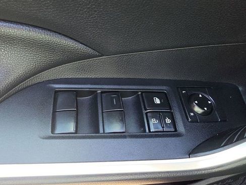 Used 2019 Toyota RAV4 LE w/ Carpet Mat Package AWD/4WD image 18