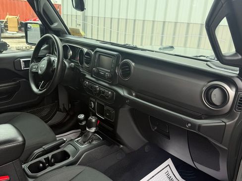 Used 2021 Jeep Gladiator Sport image 47
