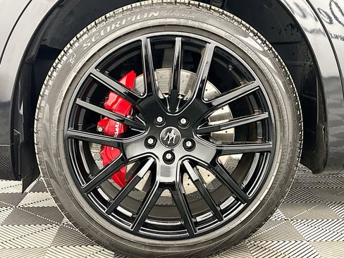 Used 2023 Maserati Levante Modena AWD/4WD image 35