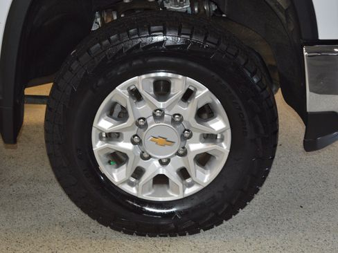 Used 2024 Chevrolet Silverado 2500 LT w/ Convenience Package AWD/4WD image 9