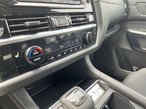 Used 2025 Nissan Pathfinder SV FWD image 18