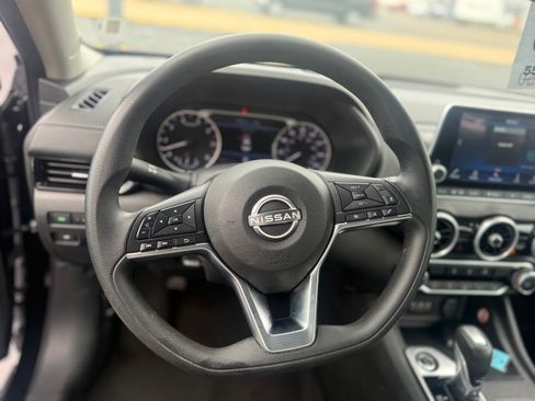 Used 2025 Nissan Sentra SV FWD image 9
