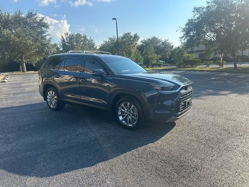 Used 2025 Toyota Grand Highlander AWD image 7