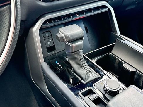 Used 2025 Toyota Sequoia Platinum AWD/4WD image 31