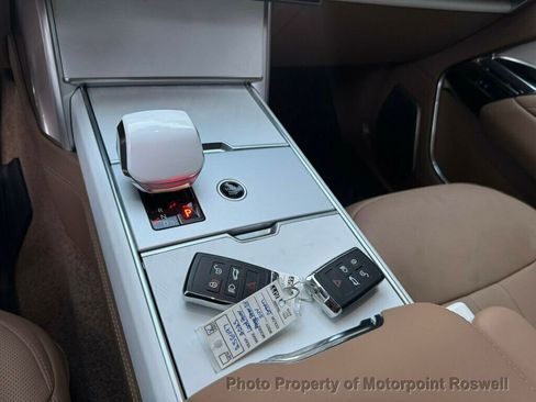 Used 2025 Land Rover Range Rover SV image 45