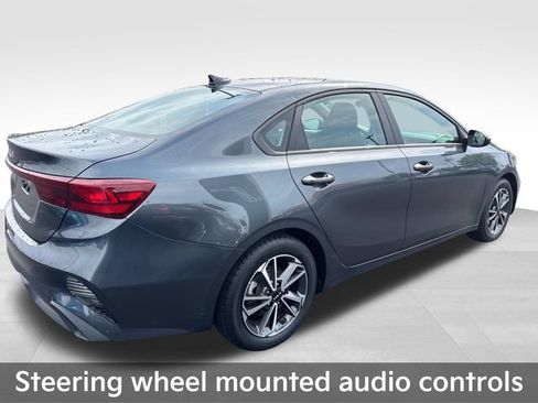 Used 2022 Kia Forte LXS FWD image 8